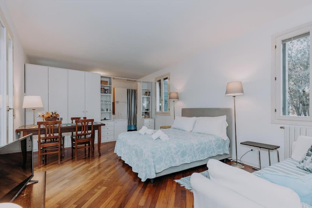 Elegant With Private Terrace In - Frari Church Apartamento Veneza